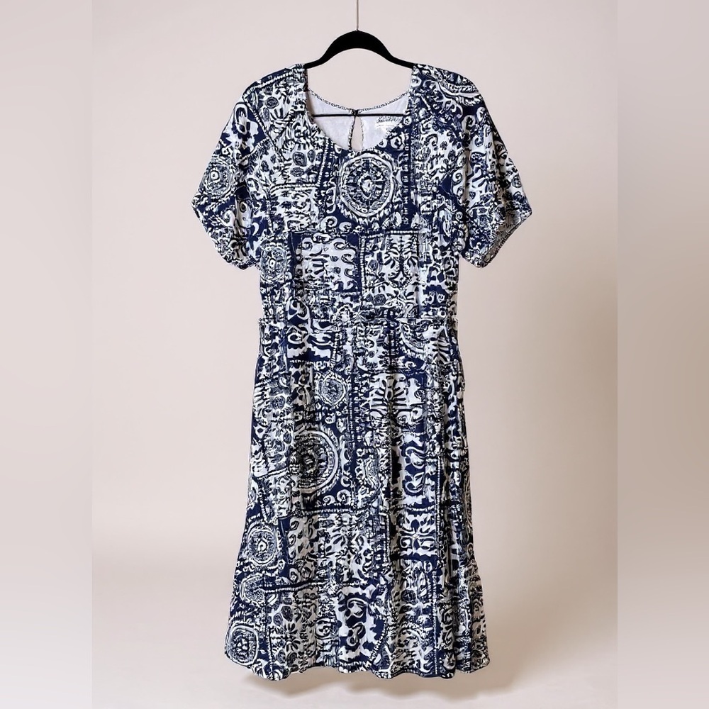 Elegant‎ Navy Blue and White Patterned Dress